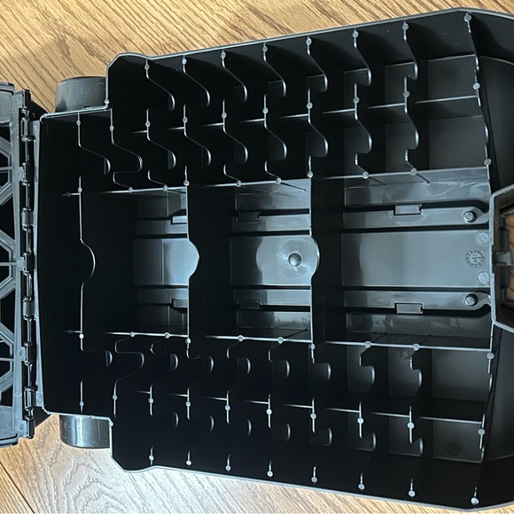 Hot Wheels Car Case Holds 100 Cars NEW
Has pull up handle - Picture 5 of 8